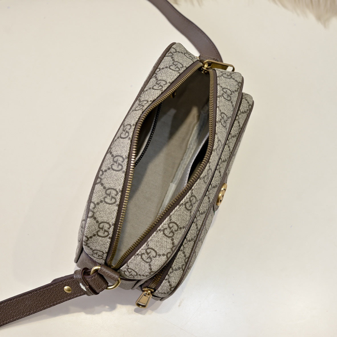 GUCCI MESSENGER BAG