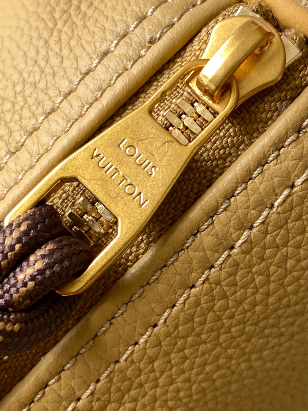 LV WOMENS BAG