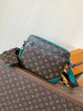 LV MESSENGER BAG