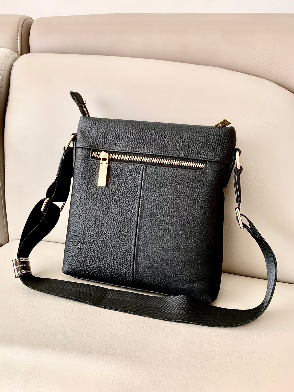 GUCCI MESSENGER BAG