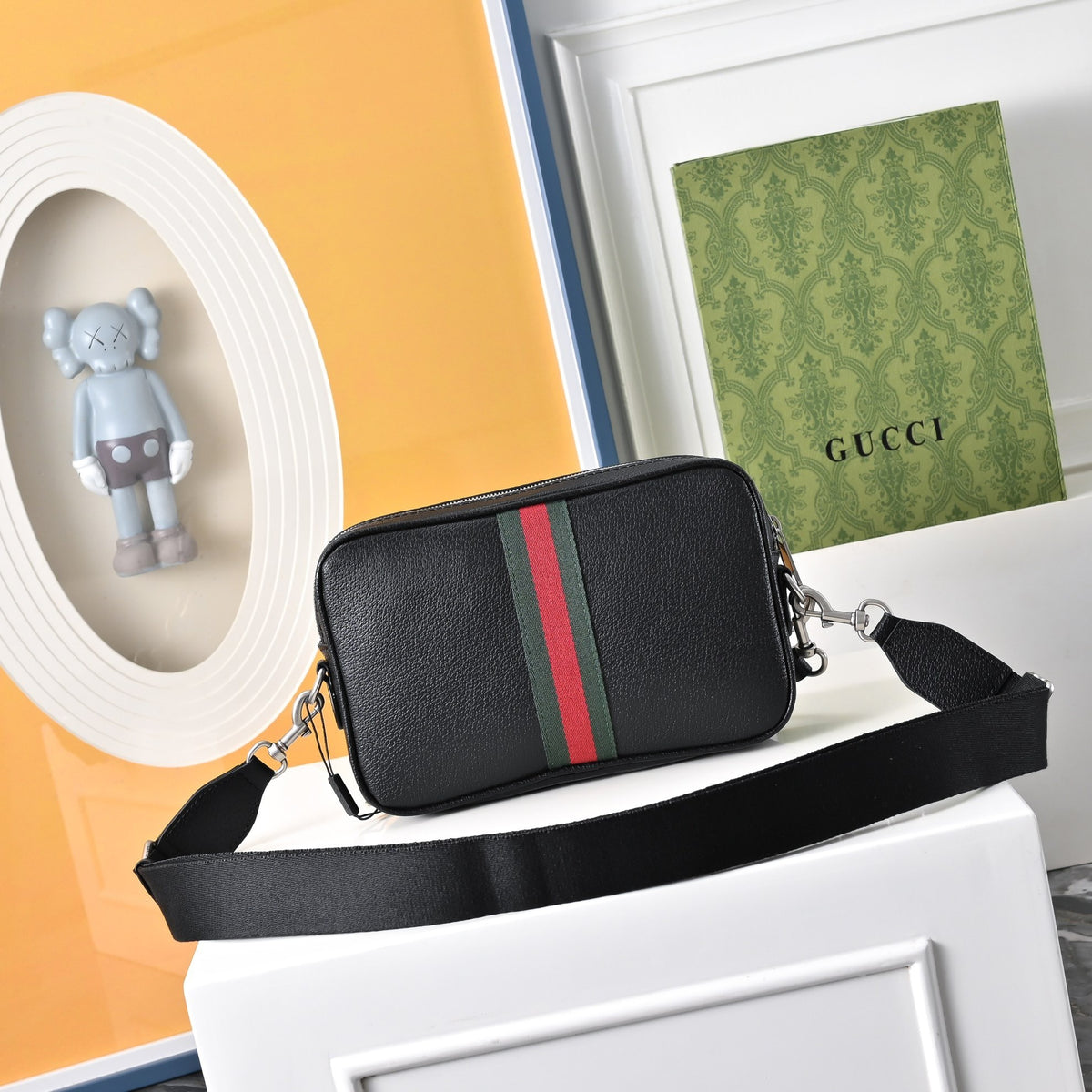 GUCCI MESSENGER BAG