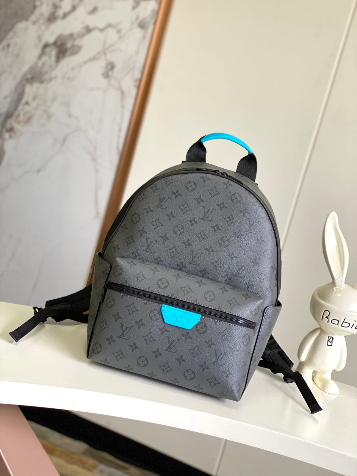 LV MESSENGER BAG