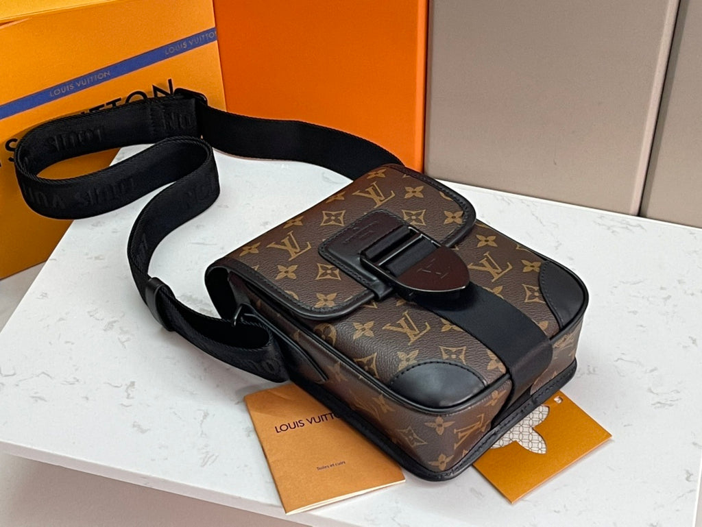 LV MESSENGER BAG