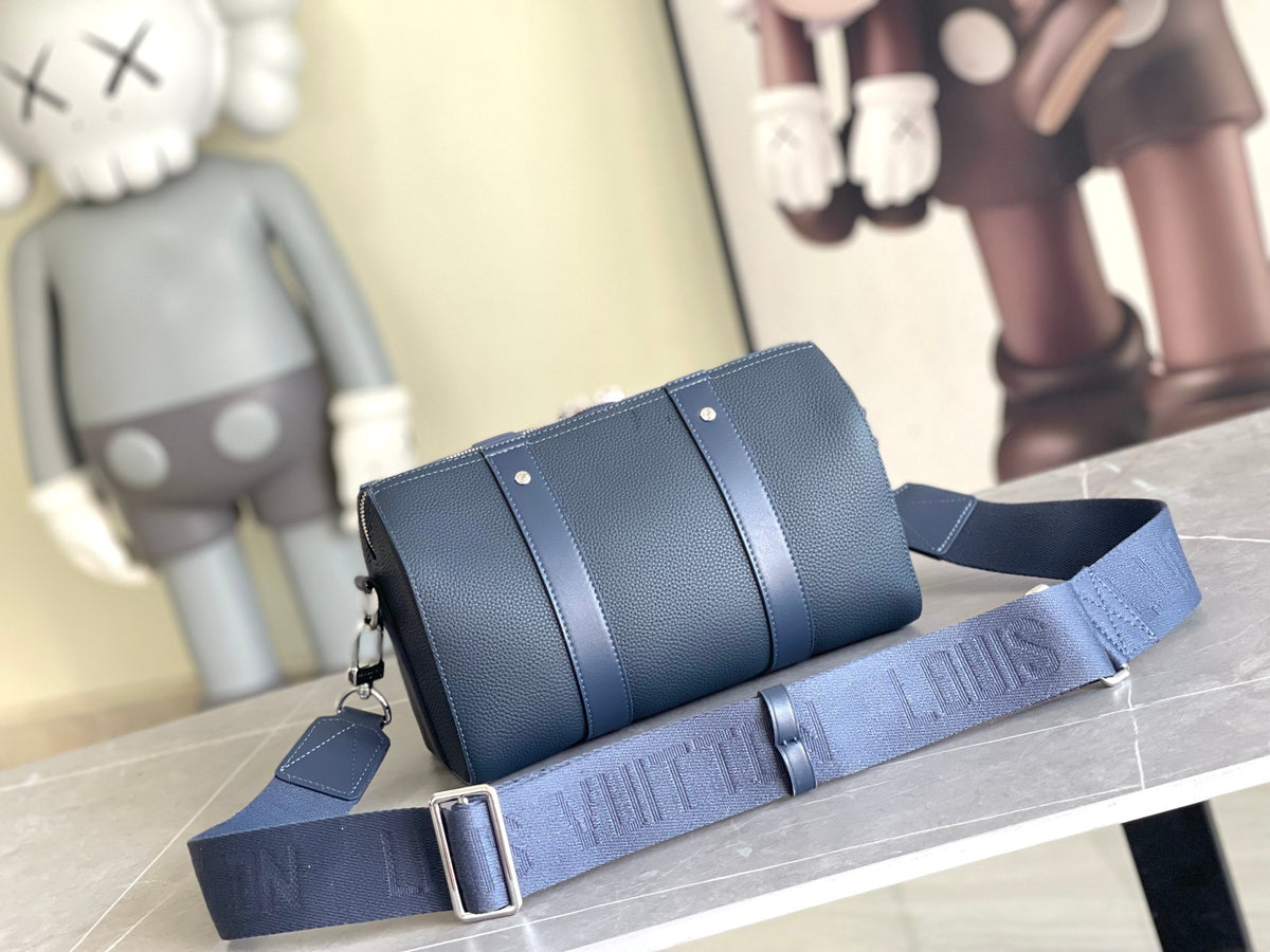 LV MESSENGER BAG