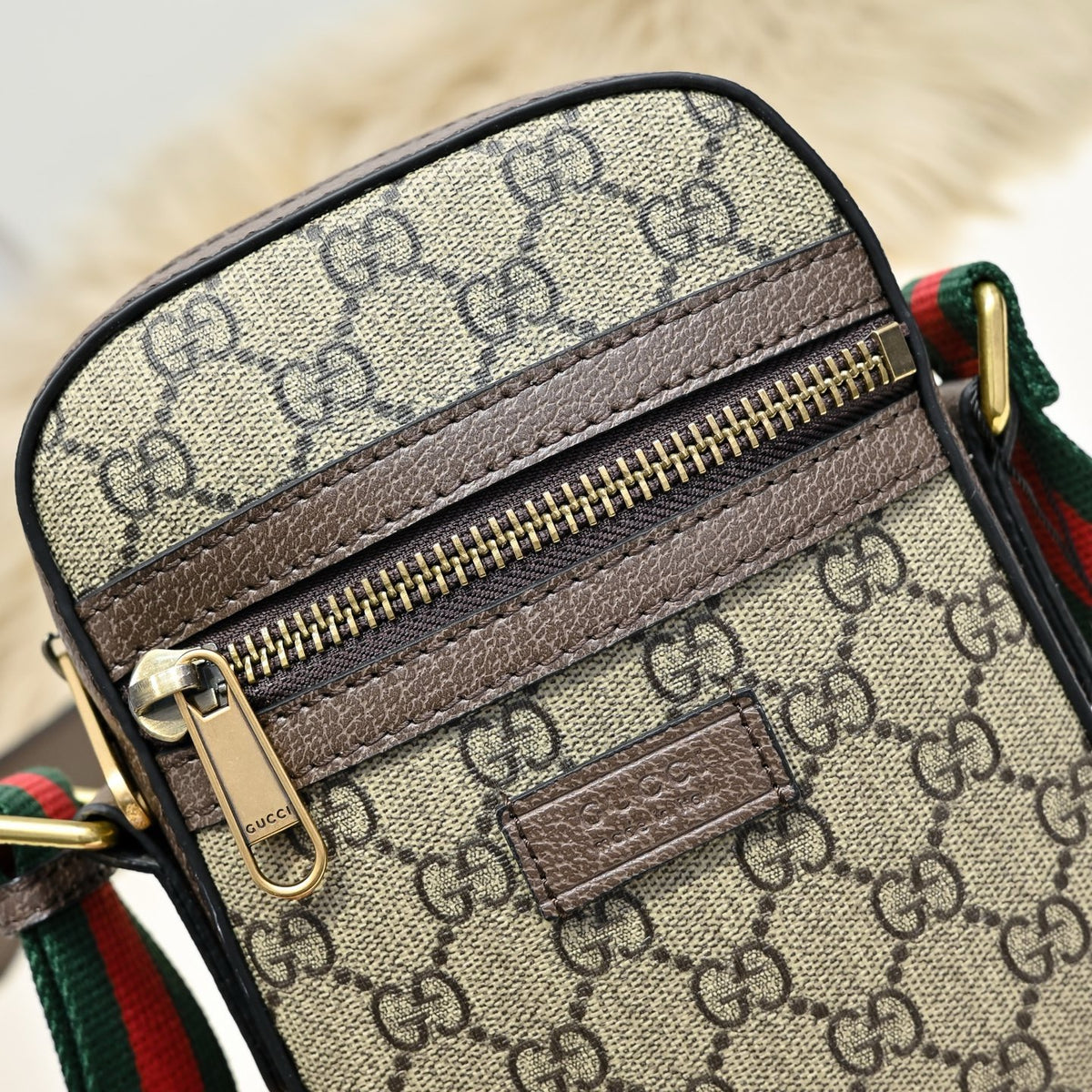 GUCCI MESSENGER BAG