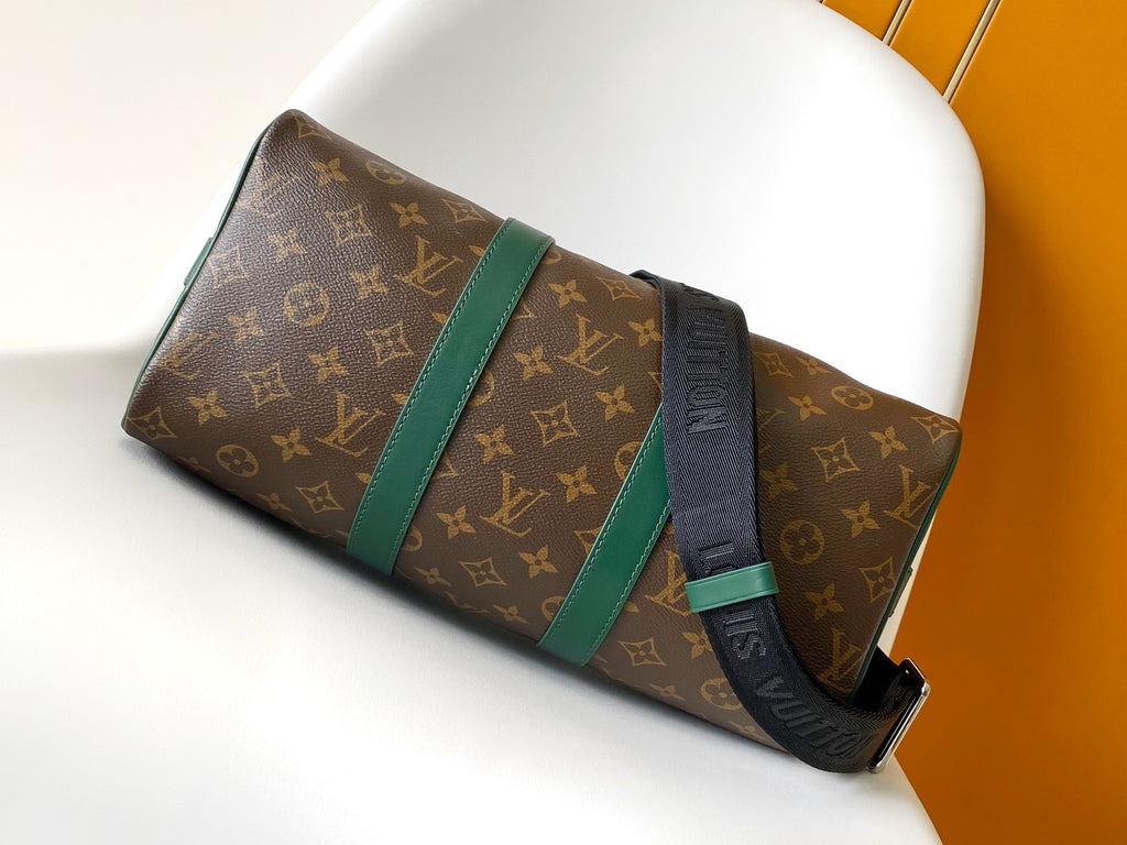 LV MESSENGER BAG