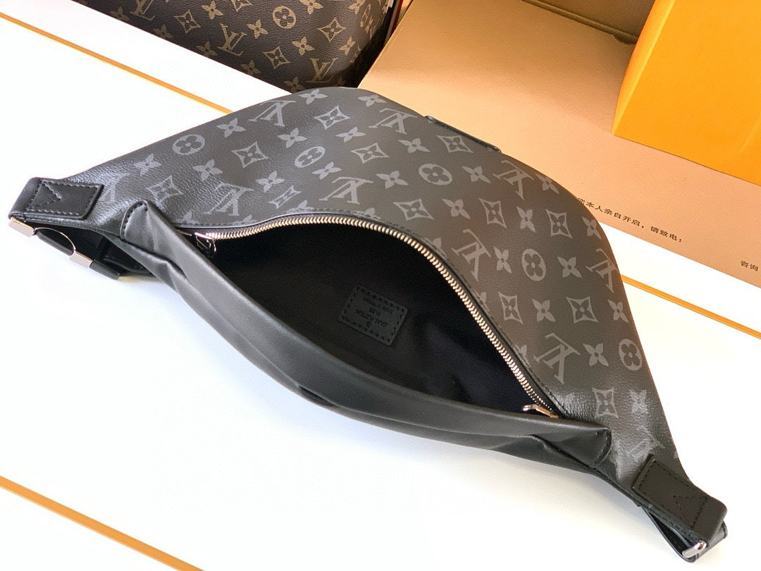 LV MESSENGER BAG